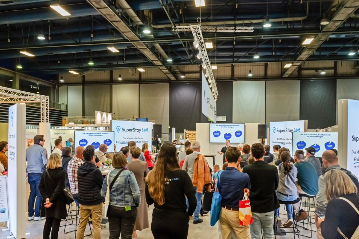 Jacek auf der Messe - Booking Extranet Vortrag