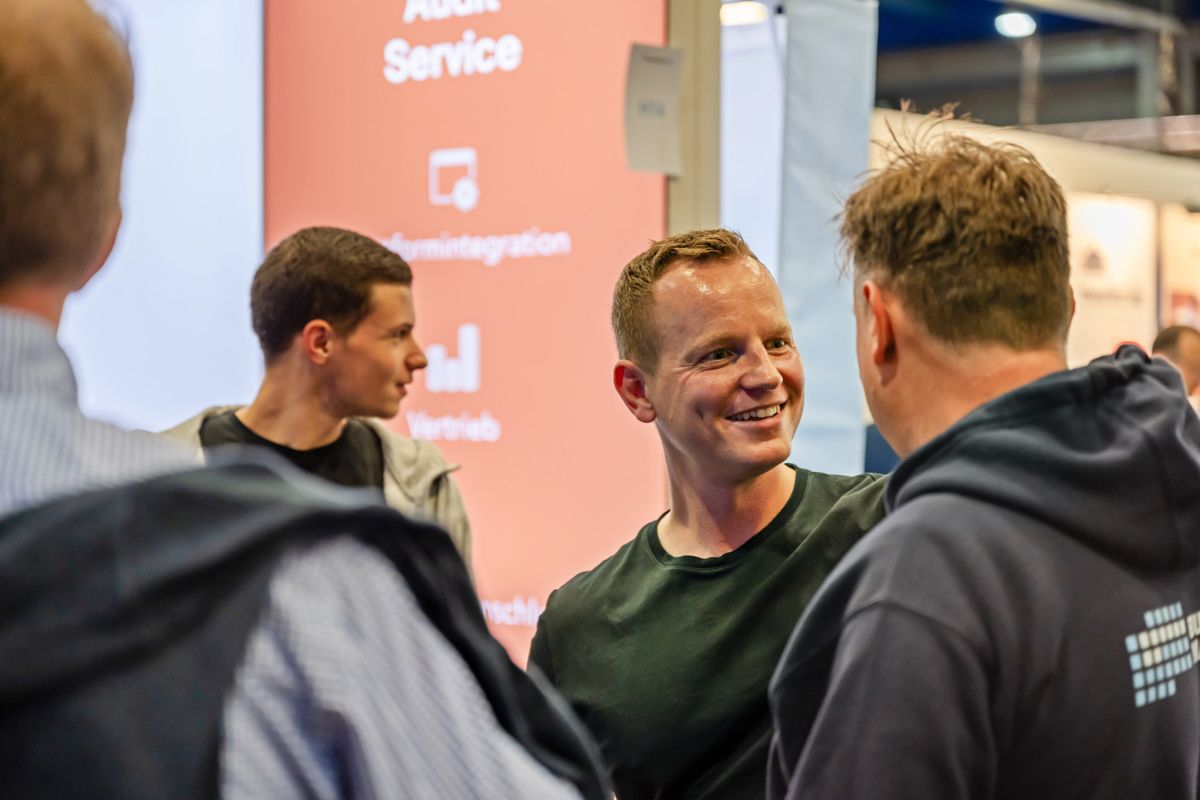 Jacek auf der Messe - Ferienwohnung vermarkten